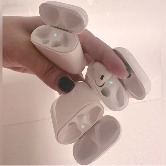 3 Apple Charging Cases (2nd Generation) One AirPod 3 Apple USB-C to Cables - Picture 1 of 5